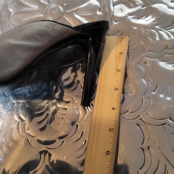 Carlos Santana 4"high heel mules, pewter silver in color,and black,leather upper - Picture 6 of 9